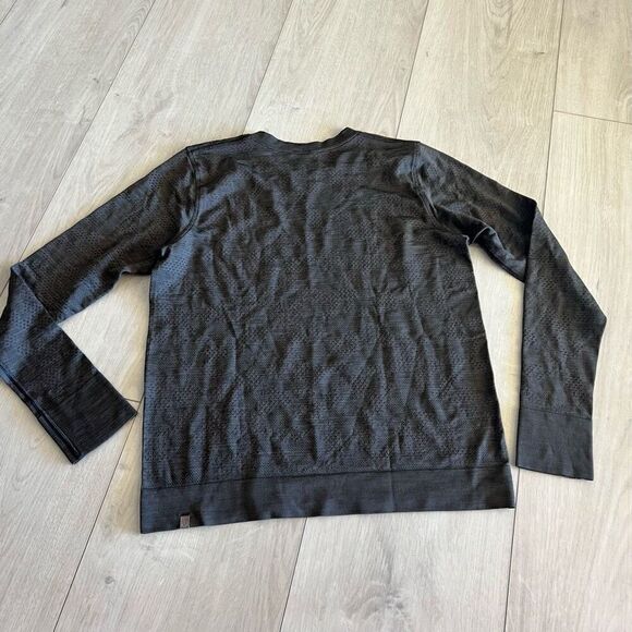 Lululemon women’s shirt size 4 - Picture 2 of 6